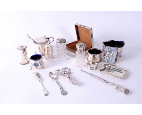 A collection of silver, to include; an early 20th century silver salt, Chester 1911, with blue glass liner, a drum mustard, s