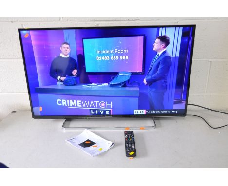 A PANASONIC TX-40FS503B 40ins LED TV with remote and manual (PAT pass and working)