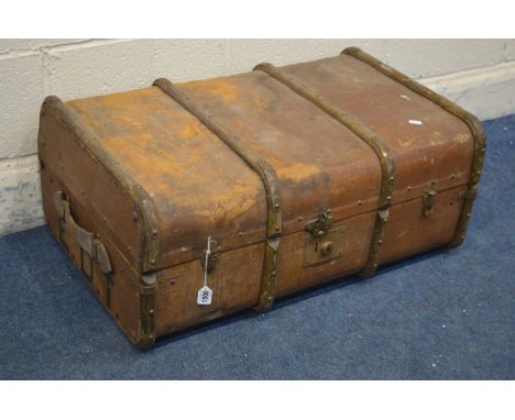 A VINTAGE TRAVELING TRUNK