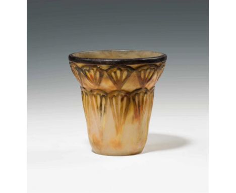 G. Argy-RousseauVase "palmettes stylisées"Paris, um 1927Pâte de verre, farbloses Glas und Glas in Gelb-, Orange- und Brauntön