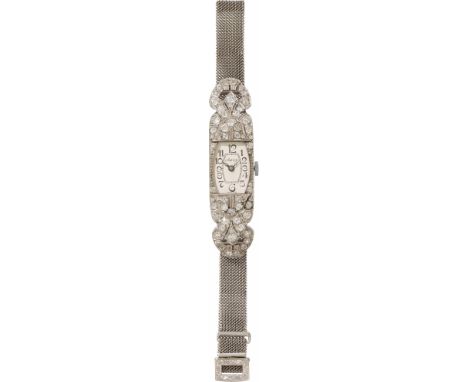 Damen-ArmbanduhrAnfang 20. Jh.Platin, 14 Diamanten zu insgesamt ca. 0,70 ct, weitere kleine Diamanten; silberfarbenes Zifferb