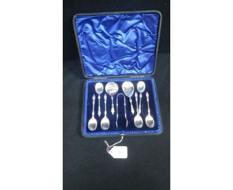 A cased silver plated tea making set comprising six Apostle teaspoons, a caddy spoon, a sifter spoon and a pair of sugar tong