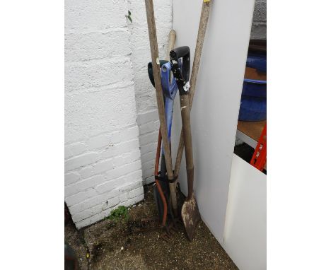 Quantity of Garden Tools 