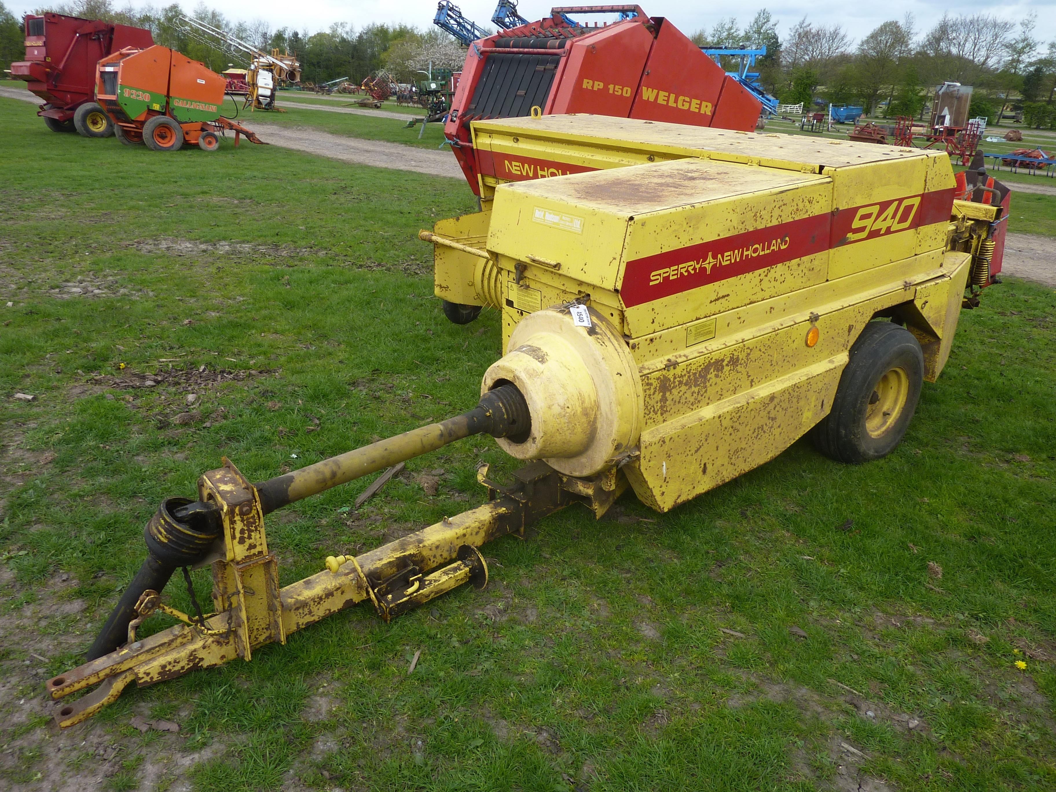 Lot 4540 - 4540 New Holland 940 conventional baler