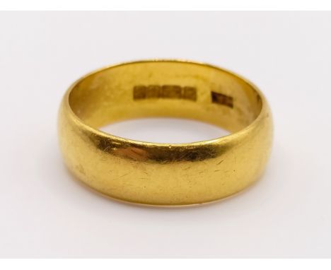 A 22ct gold wedding band, ring size I, 5.7 g