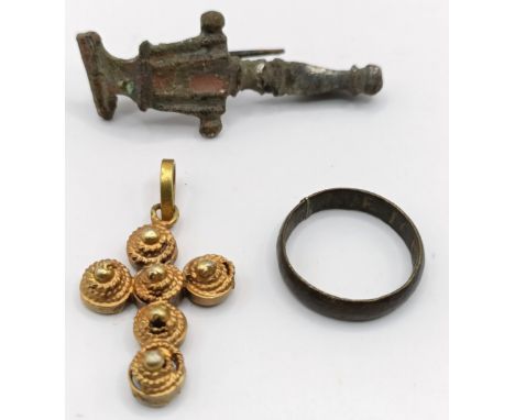 A yellow metal cross, a buckle and a ring (3)