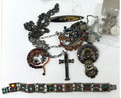 An Art Deco bracelet and assorted other costume jewellery