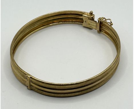 A 9ct gold bangle, 11.1 g