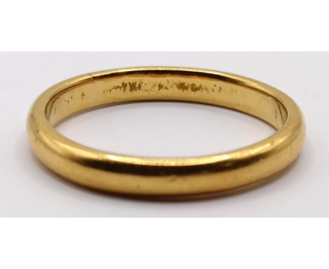 A 22ct gold wedding band, ring size M, 3.3 g