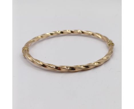 A 9ct gold bangle, 3.2 g