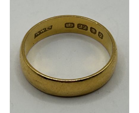 A 22ct gold wedding band, ring size O, 5.3 g