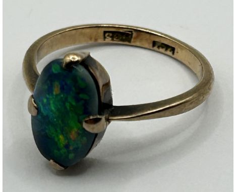 A 9ct gold and opal doublet ring