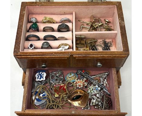 A cabochon cut green stone dress ring and assorted costume jewellery (box)