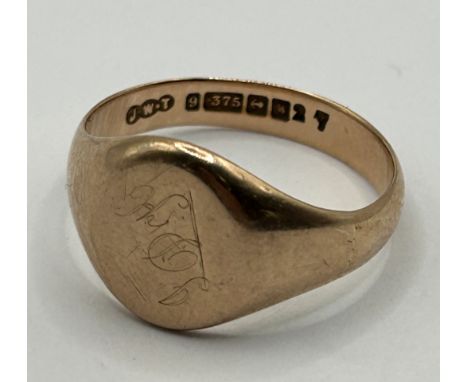 A 9ct gold signet ring, 6 g