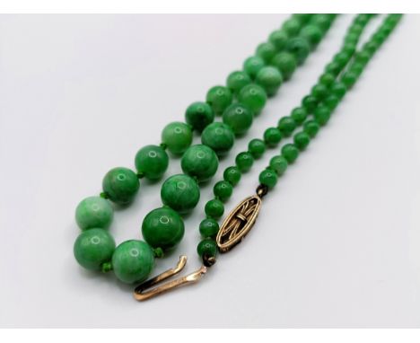 A jade bead necklace, with a 9ct gold clasp, 87.5 cm long (over clasp ends)