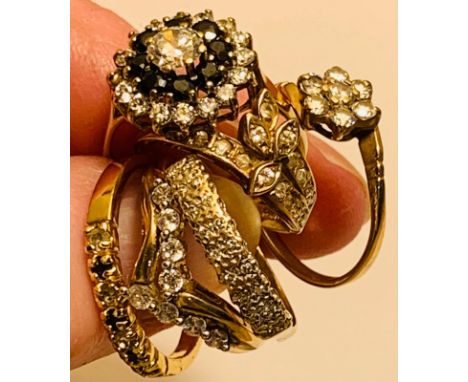 9ct GOLD RING SET WITH A CLUSTER OF SIX SMALL TOURMALINES, SIZE Q, WEIGHT APPROX 1.78g; 9ct GOLD RING SET WITH FIFTEEN VERY S