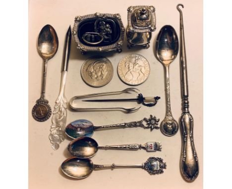 HRH THE PRINCE OF WALES AND DIANA SPENCER 1981 COIN; QUEEN ELIZABETH II DG.REGFD 1977 COIN; STERLING SILVER CRUET, WEIGHT APP