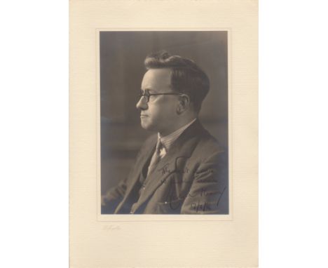 BRITISH POLITICS: A good selection of vintage signed photographs of various sizes by British political figures comprising Phi