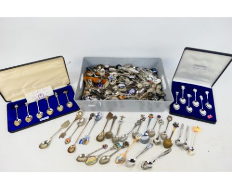 A quantity of collector spoons including a cased Silver Jubilee set. [W]