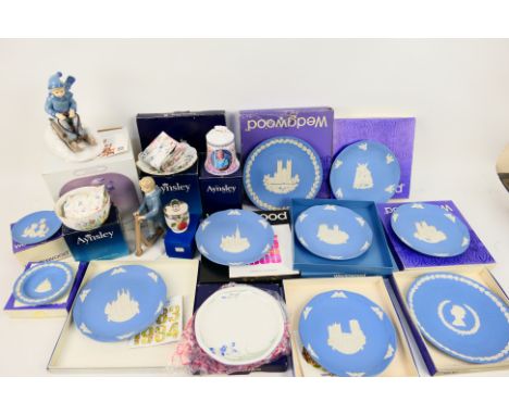 A collection of boxed ceramics to include Wedgwood Jasperware, Aynsley, Leonardo Collection and Royal Worcester (one piece la