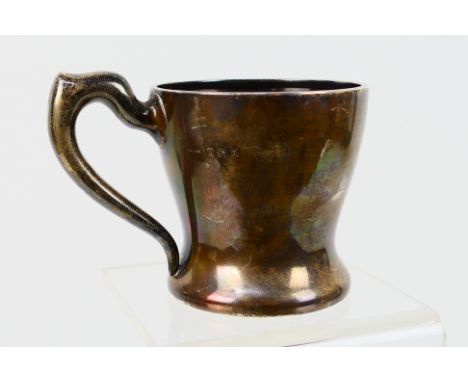 A George V silver mug, Birmingham assay 1924, sponsors mark indistinct, approximately 130 grams / 4.1 ozt. [W]