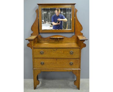 Oak bedroom suite in Arts and Crafts style.  dressing table with swing mirror back over two drawers, 148.5cm x 100cm x 40.5cm