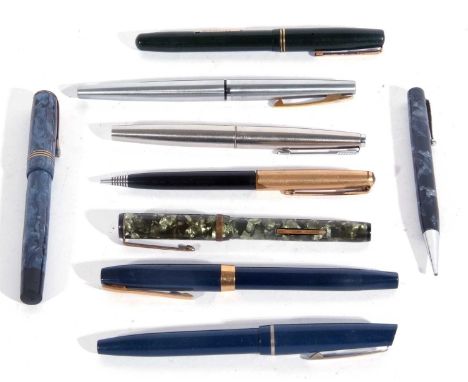 Mixed lot including a vintage USA Everlast fountain pen, Watermans, Vigzol, Shaffer examples etc (QTY)