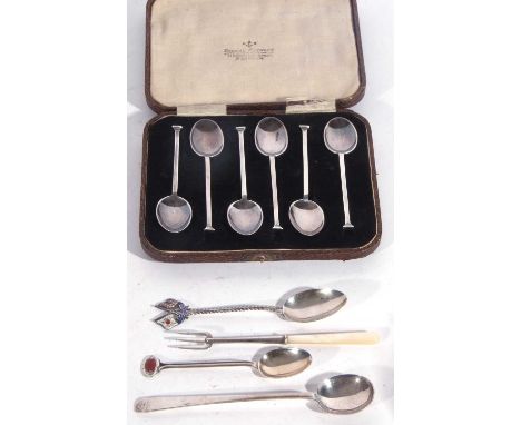 Mixed lot including a cased set of six silver George V teaspoons, hallmarked Sheffield 1925 by the Cooper Bros &amp; Sons, a 