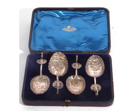 A cased set of four continental silver embossed caddy spoons with figural detail bares a London 1894 import mark (one a/f)