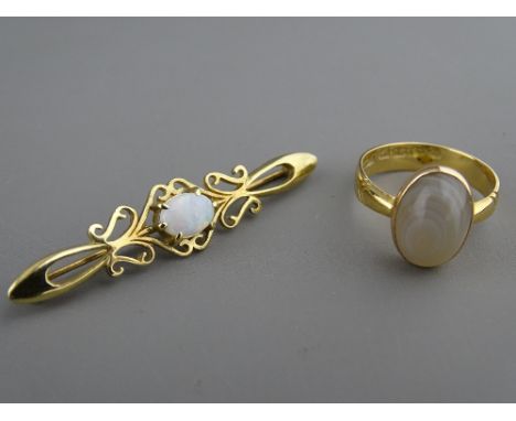 AN EIGHTEEN CARAT GOLD RING with agate cabochon setting and an opal set nine carat gold bar brooch, 3.2 grms and 2.6 grms res