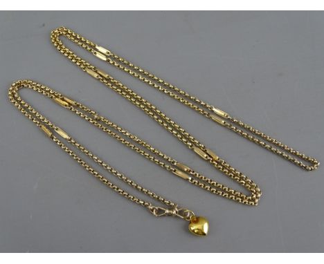 A FINE NINE CARAT GOLD LINK MUFF CHAIN with fourteen oblong links, 34 grms total, 145 cms long
