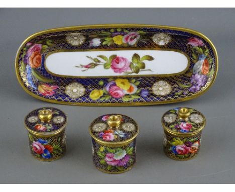 A CIRCA 1810 SPODE PORCELAIN HANDPAINTED DESK SET comprising a 19.5 cms pen tray on gilt hoof feet and three cylindrical pots