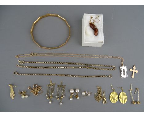 APPROXIMATELY 30 grms GROSS OF MIXED NINE CARAT GOLD JEWELLERY along with a nine carat gold metal filled bangle