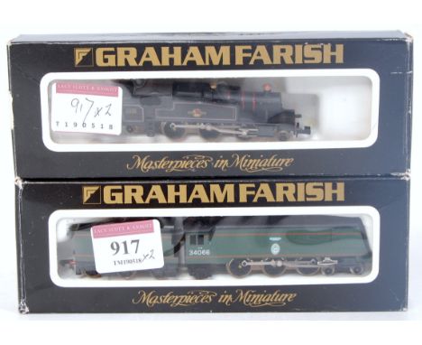A Graham Farish N gauge ref No. 1505 BR green Merchant Navy streamlined 4-6-2 engine and tender (G-BG) sold with a BR black r