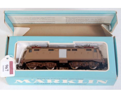 A Marklin H0 3-rail 3035 FS Italian E424 electric in 2-tone brown 1960-67 (VG,BG)