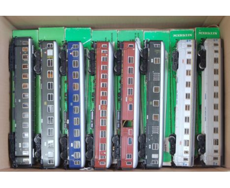 8 Marklin 1960s green picture boxes containing H0 bogie coaches, 2x 4023, 4027, 4030, 4031, 4044, 2x 4050 (G-BFG)