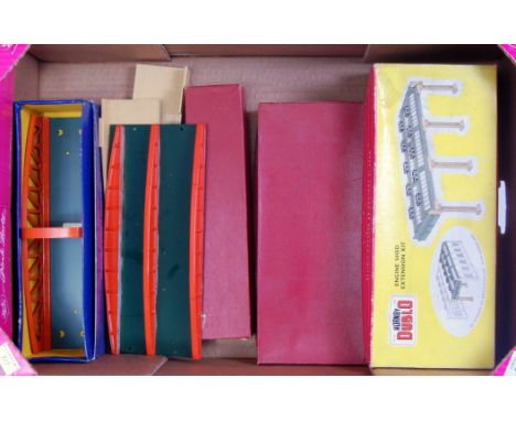 Large tray containing H-Dublo items - D1 girder bridge (VG)(BE), 5005 engine shed complete (E)(BE), 5006 engine shed extensio