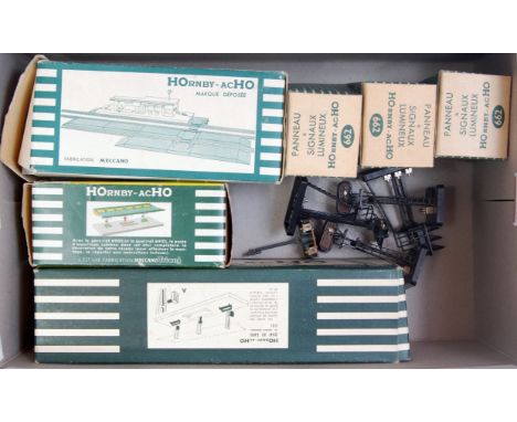Hornby Acho accessories - 695 Passage de Voies (E)(BE), 691 Quai de Gare, 7x 662 Panneau Signaux Lumineux (3xM)(BM)(4xE), emp