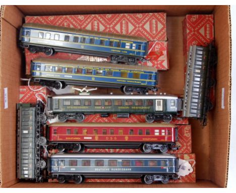 1960s Marklin H0 coaches in red card boxes SBB Speisewagen crazing to paintwork (F-BF), DSG Schlafwagen (G-BF), DB blue 1st c