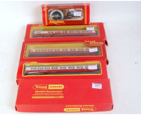 Triang Hornby 'Caledonian Railway' collection containing R553/4 blue 4-2-2 engine and tender (G-BFG) 2x R427 and R428 coaches