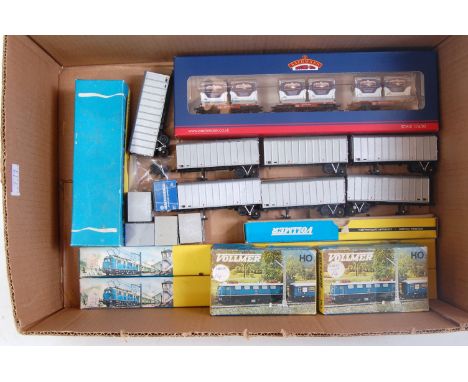 A Graham Farish 00 gauge, GWR 0-6-0 PT No. 9410 (VG-NM,BVG), a Bachmann set of 3 BR Conflats with Birds Eye containers (M,BM)