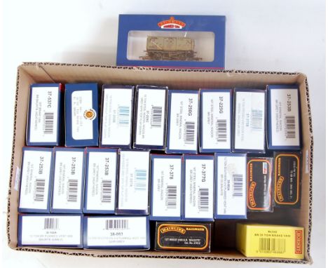 18 Bachmann, 3 Mainline and 1 Hornby wagons (MNM-BMNM)