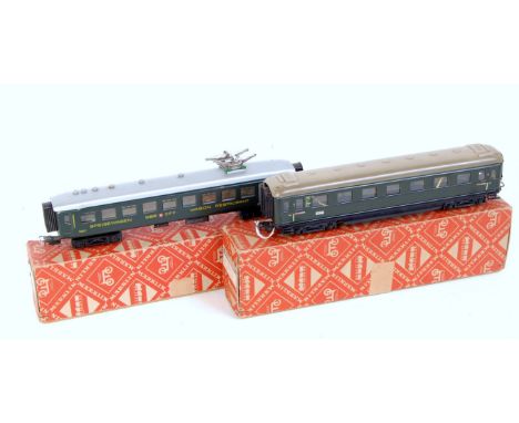 Early 1960s Marklin H0 coaches in red card boxes SBB Spiesewagen with pantograph R (VG-BVG) and green 1st class coach with li