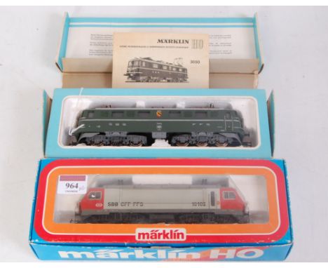 A Marklin H0 3-rail 23323 SBB/CFF Re. 4/4 electric No. 10102, red/grey (NM,BVG), and a 3050 SBB/CFF Ae 6/6 electric No. 11414