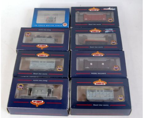 Bachmann items to include 46202 "HO" Operating gandy dancer (M-BNM) and 7 assorted goods wagons, various liveries and regions