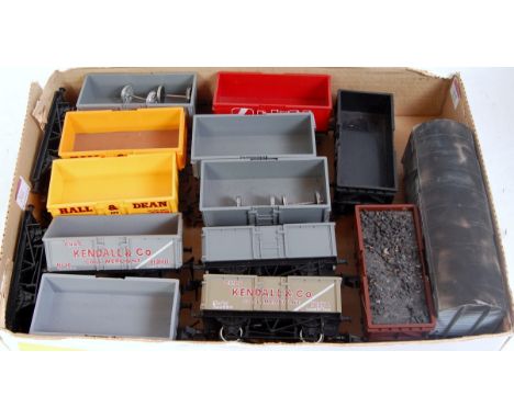 A small tray of 15 assorted Lima wagons (F-G)