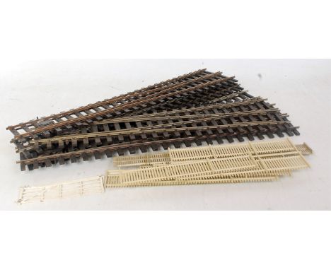 3x Peco L/H points and 3x R/H with a quantity of plastic fencing, all (G)