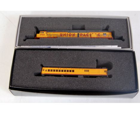 Bachmann Plus N gauge Union Pacific DD40AX No. 6922 (M-BNM) and a Bachmann Spectrum gas electric Doodlebug Railcar No. M32(M-