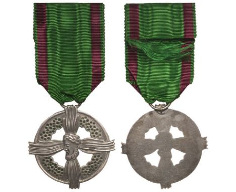 IRAN. Silvered bronze  Gratitude For Cultural Achievement Medal, N/D. medal of gratitude for cultural Achievements (Sepas Far