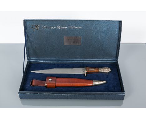 CAS HORSE-GATOR KH22111 "HISTORIAL BOWIES" BOWIE KNIFE
with wooden grips and decorative pommel complete with matching leather